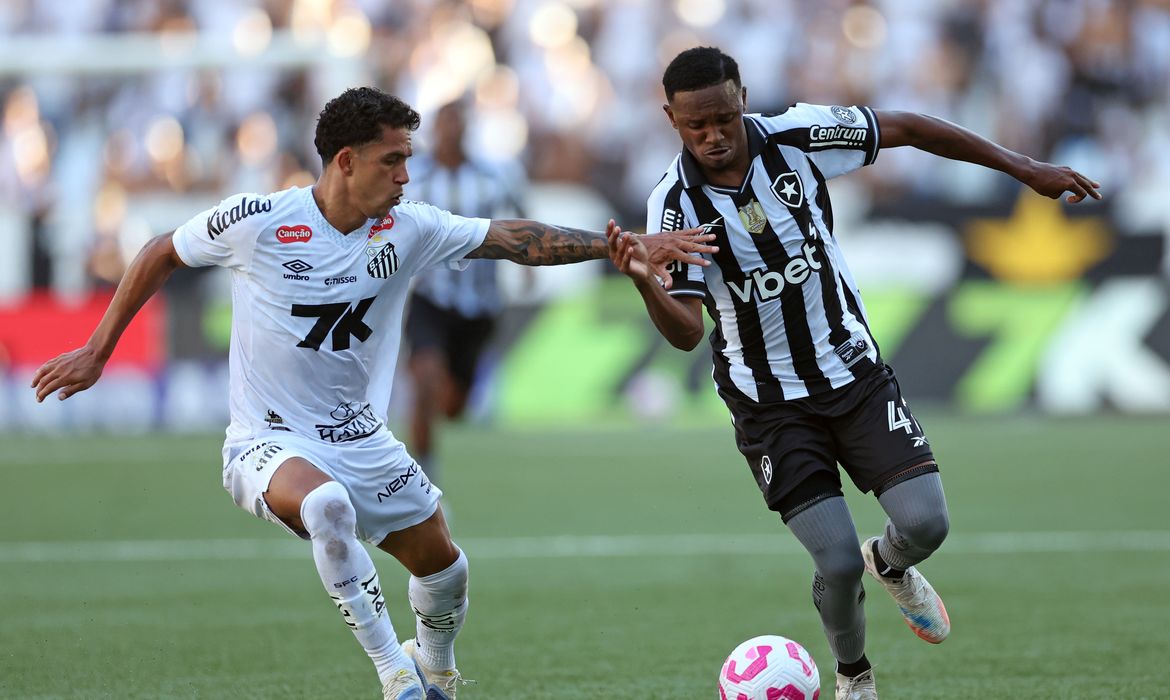 Botafogo fica duas vezes à frente, mas cede empate ao Santos no Rio