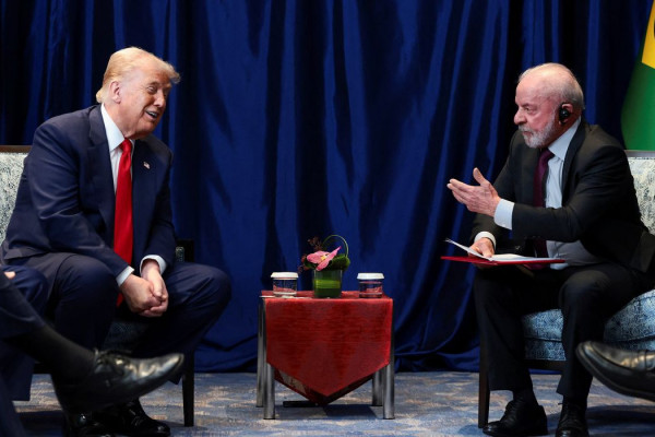 Nas redes sociais, Lula comenta "ótima reunião" com Trump na Malásia