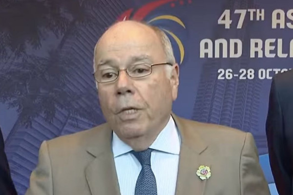 Reuniões para suspender tarifaço começam ainda hoje, diz Mauro Vieira