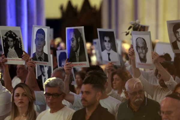 Catedral da Sé lotada rememora os 50 anos do assassinato de Herzog