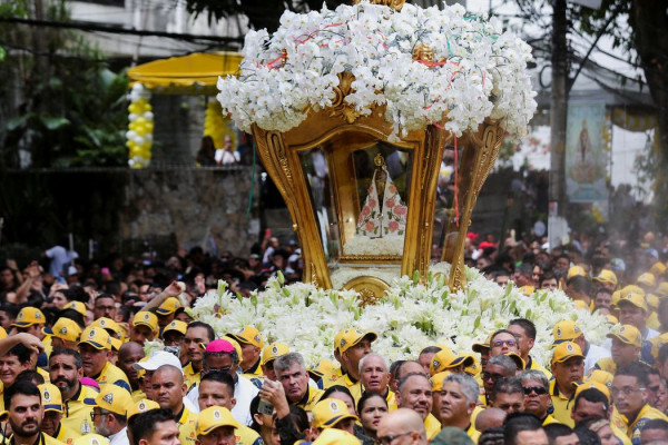 Procissão do Recírio reúne milhares de fiéis em Belém
