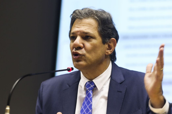 Medidas de corte de gastos serão inseridas em novo projeto, diz Haddad