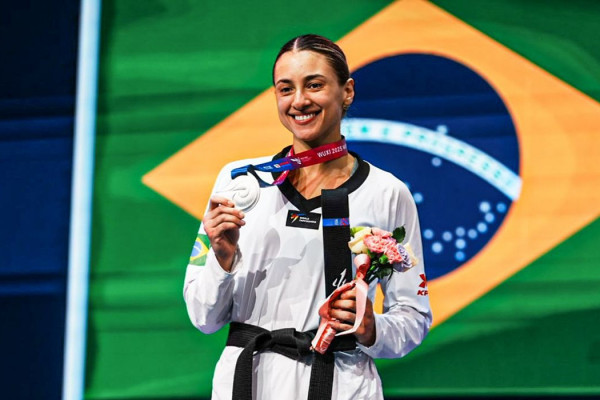 Milena Titoneli é prata no Mundial de taekwondo, o 3º pódio do Brasil