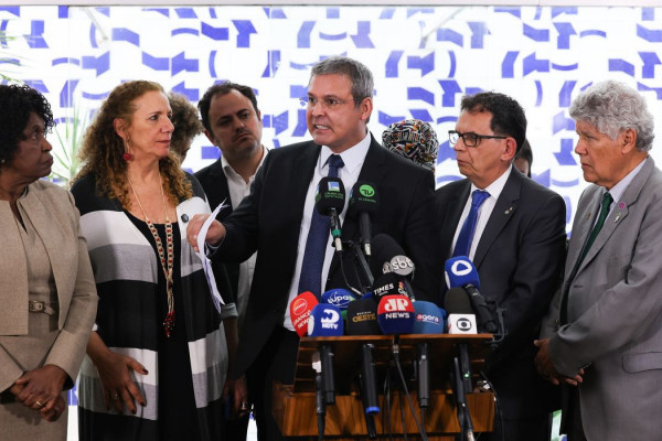 Operação policial no Rio tem críticas e defesas de deputados federais