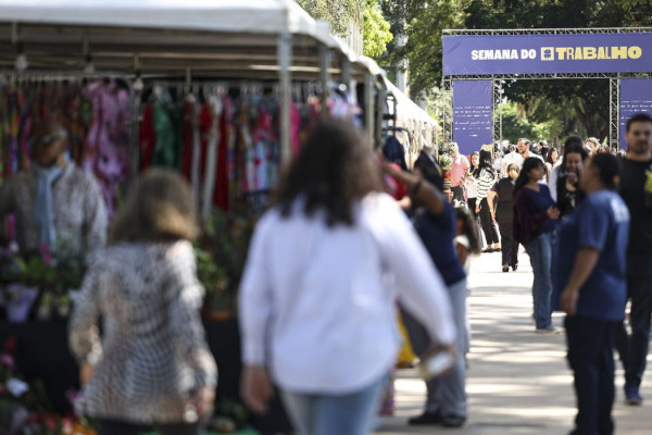 Desemprego no trimestre cai para menor taxa da série histórica