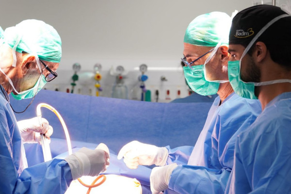 Paixão pela profissão mantém médicos longevos na ativa