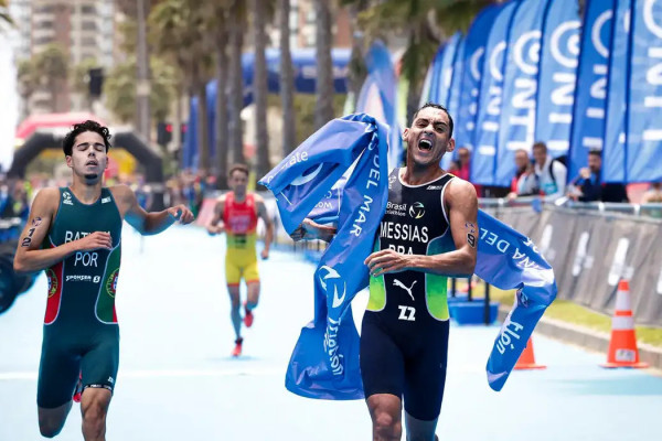 Triatlo: Manoel Messias é bicampeão da etapa da Copa do Mundo no Chile