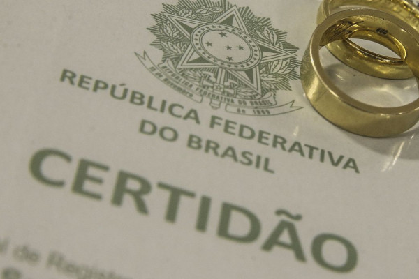 Pela 1ª vez, uniões consensuais superam casamento civil e religioso