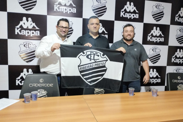 Dirigentes do Comercial, durante entrevista coletiva: clube caminha para virar S/A