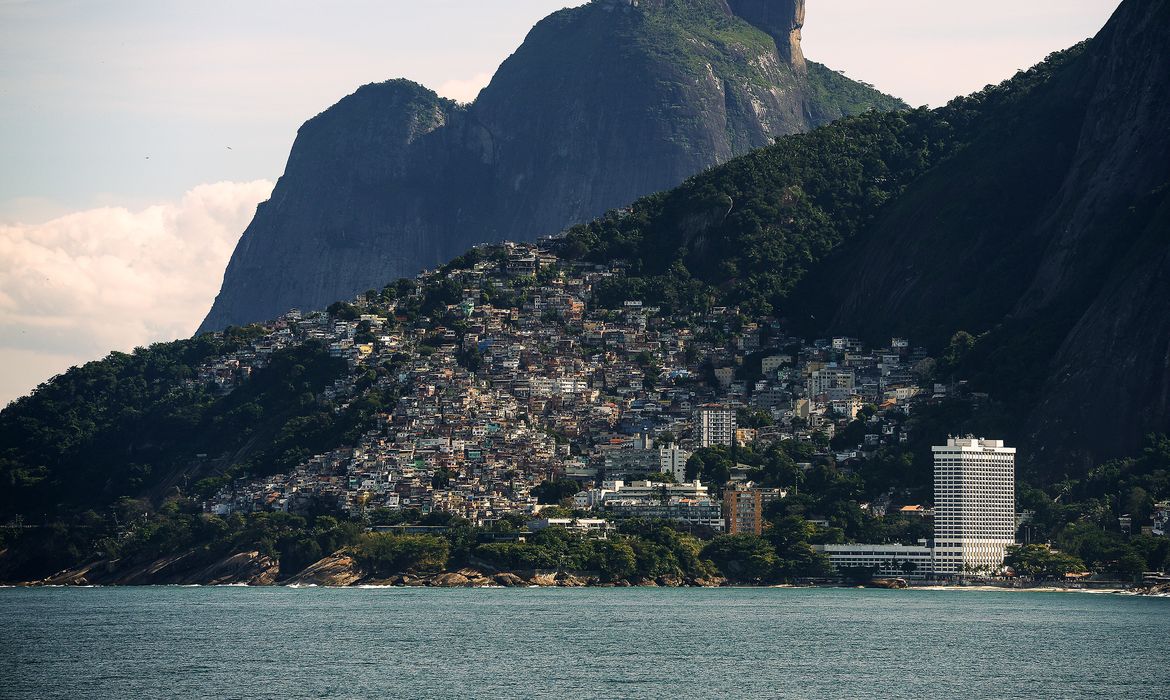 Projeto qualifica mototaxistas de favelas do Rio para atuar no turismo