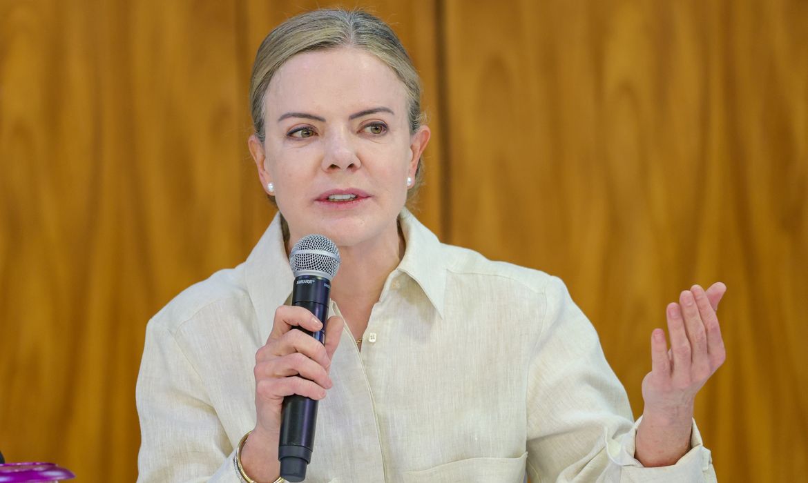 Gleisi divulga apoio à presidenta do México, alvo de assédio