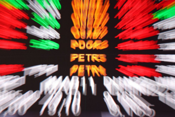 Bolsa volta a bater recorde, apesar de pressões do exterior