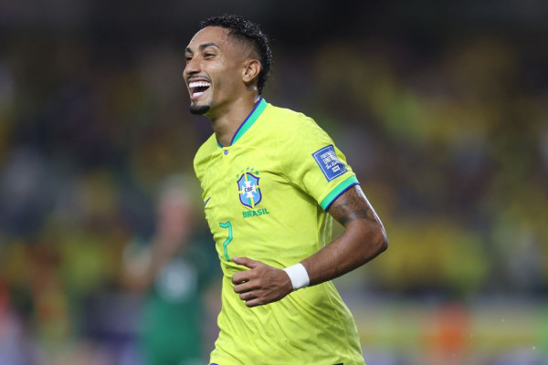 Brasileiro Raphinha é finalista do prêmio de melhor do mundo da Fifa