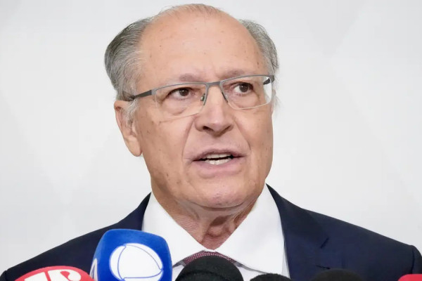 Alckmin diz esperar queda dos juros na próxima reunião do Copom