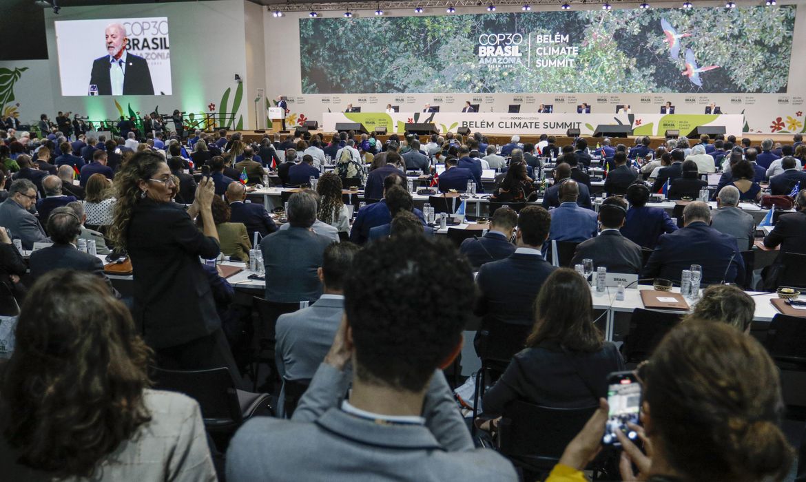 Gustavo Petro critica ausência dos EUA na Cúpula de Líderes da COP30
