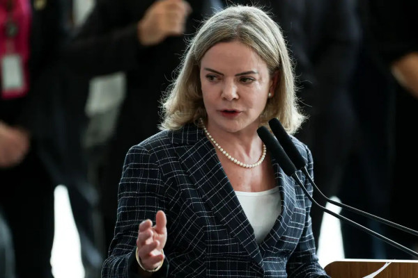 Derrite como relator do PL Antifacção contamina debate, diz Gleisi   