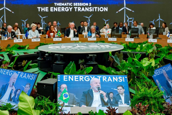 Lula diz que Acordo de Paris está longe da meta e faz apelo a líderes