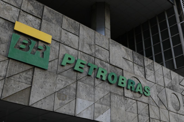 Petrobras pagará dividendos a acionistas em duas parcelas 