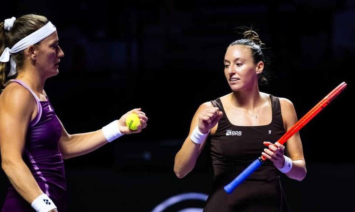 Stefani e Babos perdem na decisão e ficam com o vice no WTA Finals