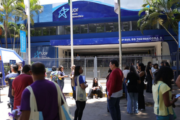 Estudantes chegam cedo para o Enem e relatam superação e confiança