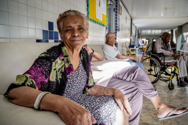 Tema da redação do Enem ajuda a debater etarismo, dizem professores 