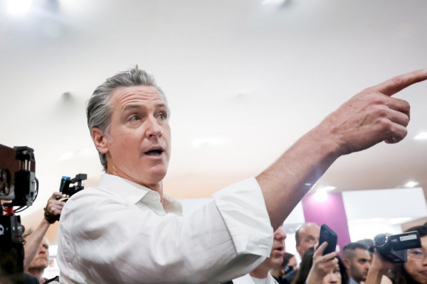 Governador democrata da Califórnia critica ausência dos EUA na COP30 