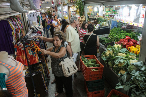 INPC recua para 0,03% em outubro e acumula 4,49% em 12 meses