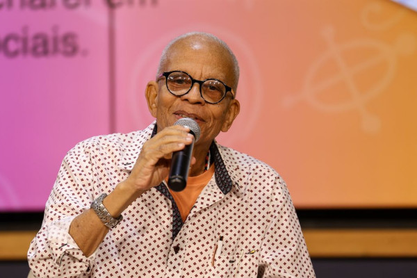 Encontro de Nei Lopes e Luiz Antonio Simas exalta identidade negra