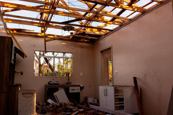 Após tornado, Rio Bonito do Iguaçu começa trabalhos de reconstrução