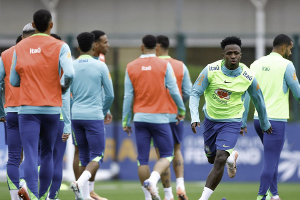 Vinicius Júnior diz que seleção evolui sob comando de Carlo Ancelotti