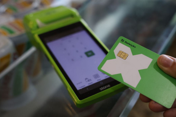 Redes têm um ano para liberar bandeiras no vale-refeição e alimentação