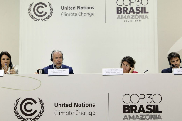 Meta de adaptação climática gera impasse em negociações da COP30