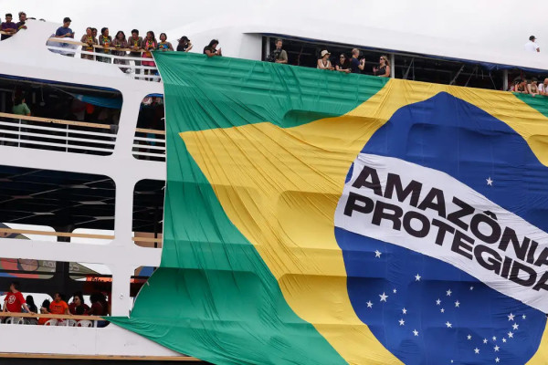 Por justiça climática e social, barqueata reúne movimentos em Belém