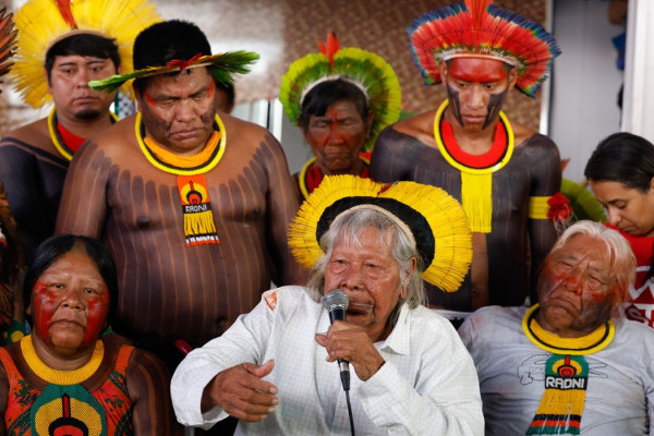 Cacique Raoni critica exploração de petróleo na Amazônia durante COP30