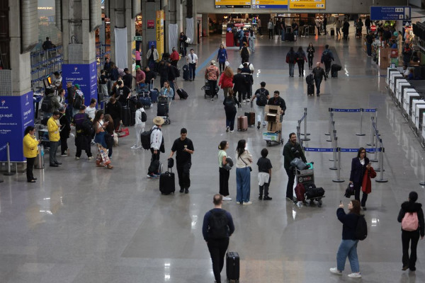 Turismo internacional no Brasil bate recorde em 2025