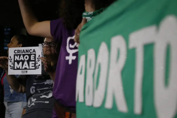 Sociedade pediátrica é contra projeto que dificulta aborto legal 