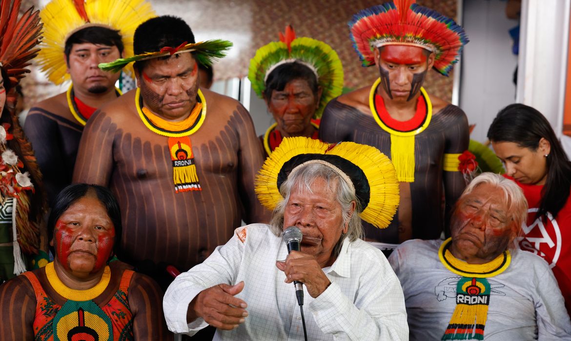 Cacique Raoni critica exploração de petróleo na Amazônia durante COP30