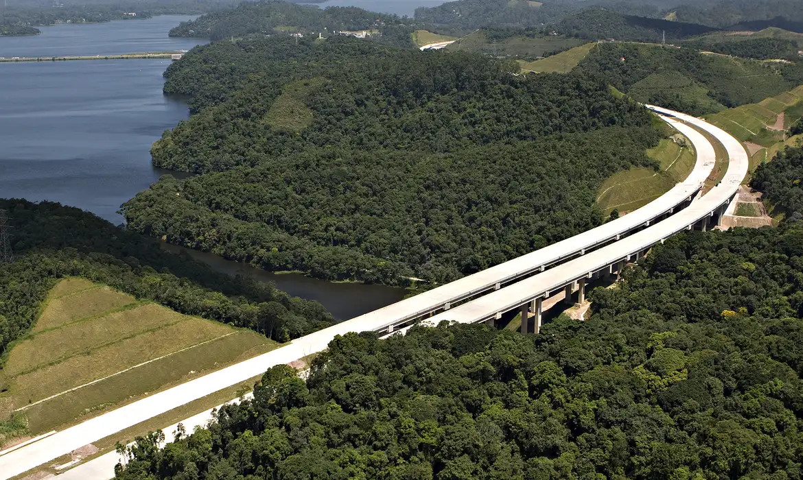 Caminhão interdita Rodoanel em São Paulo e PM é acionada