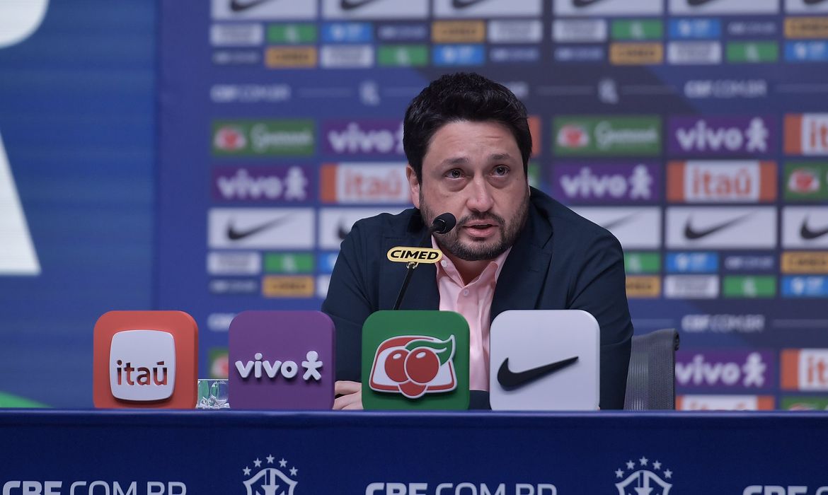 Arthur Elias convocação seleção para últimos amistoso do ano na Europa