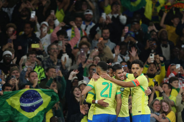 Brasil joga bem e derrota Senegal por 2 a 0 no amistoso em Londres