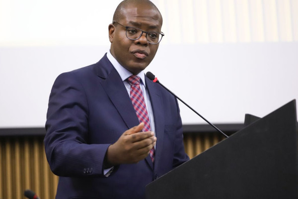 PF indicia ex-ministro Silvio Almeida por importunação sexual