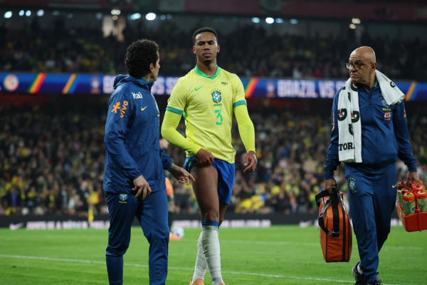 Zagueiro Gabriel Magalhães é cortado da seleção brasileira