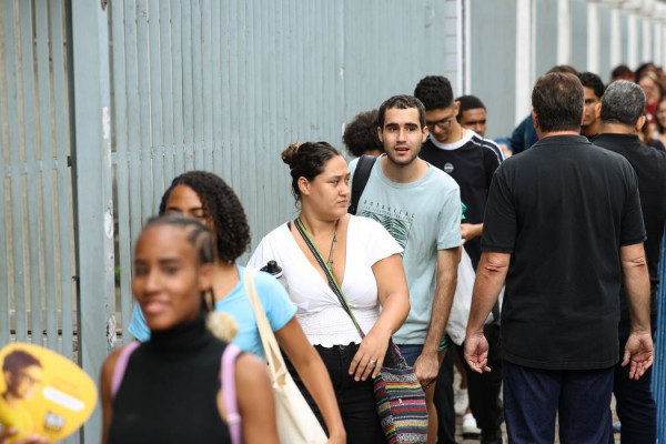 Enem 2025: cerca de 70% dos inscritos fizeram segunda dia de provas