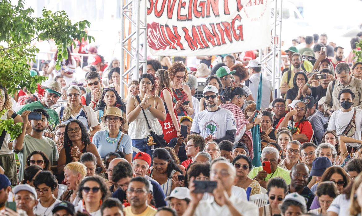 Cúpula dos Povos repudia falsas soluções e critica modelo capitalista