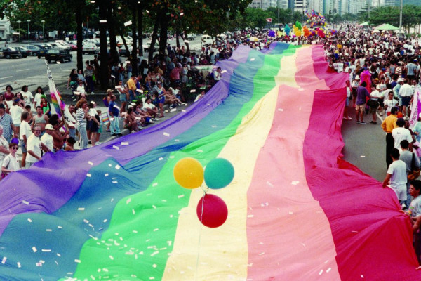 Há 30 anos, marcha no Rio inaugurava paradas do orgulho LGBT no Brasil