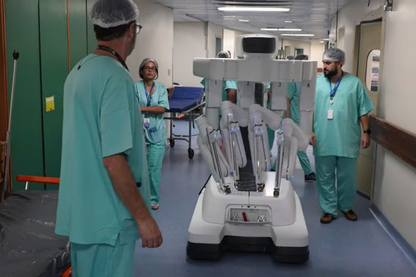 Inca ganha primeiro centro de treinamento em cirurgia robótica do SUS