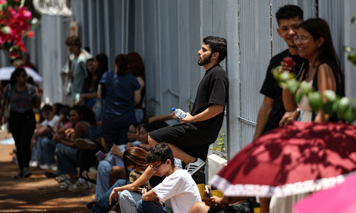 Enem 2025: Inep anula três questões por suspeita de vazamento