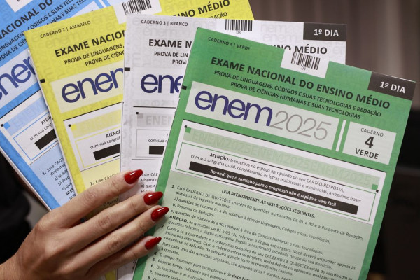 Enem 2025: divulgados gabaritos e cadernos de provas do 2º dia 