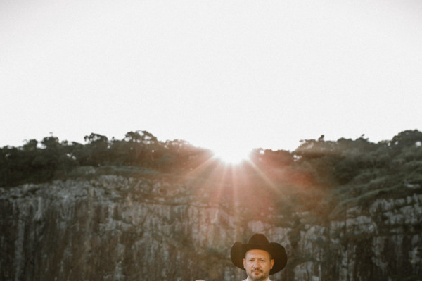 No Palco Vibe, o duo Sweetgrass & Steel retorna ao IPA Day Brasil com folk e country que harmonizam com as IPAs mais leves do festival