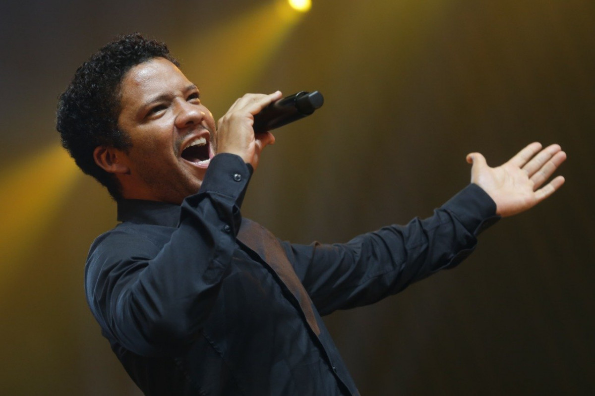 Jean William apresenta ao vivo as faixas de ECOS, álbum que une canto lírico e sonoridades da música brasileira